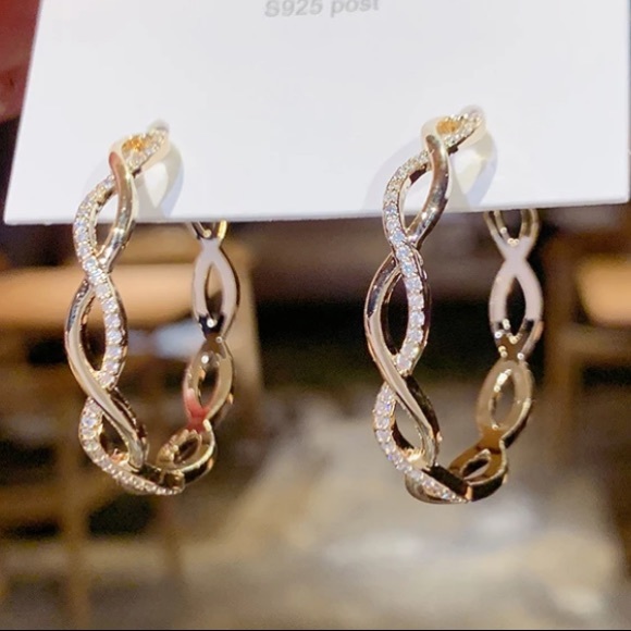 Jewelry - New 18k hold plated Temperamental Twisted Diamond Earrings